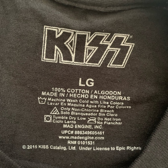 Kiss T-Shirt - Picture 7 of 10